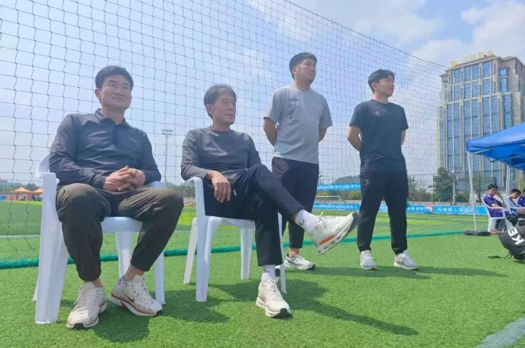 开云体育入口-足球报：贵州请李章洙牵线带来韩国教练组，为全运选材并建立青训体系